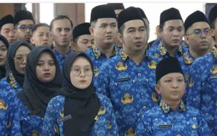 PPPK Palangka Raya saat menerima SK Pengangkatan. (FOTO: HUMAS)