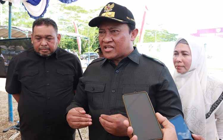 Wagub Kalteng Edy Pratowo saat diwawancara awak media (Foto:Istimewa)