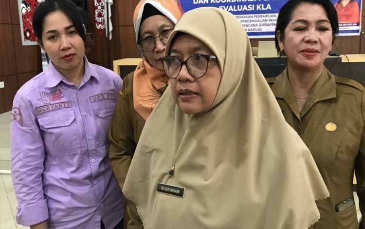 Kepala Dinas P3APPKB Kapuas, dr Tri Setyautami. (FOTO: DODI)