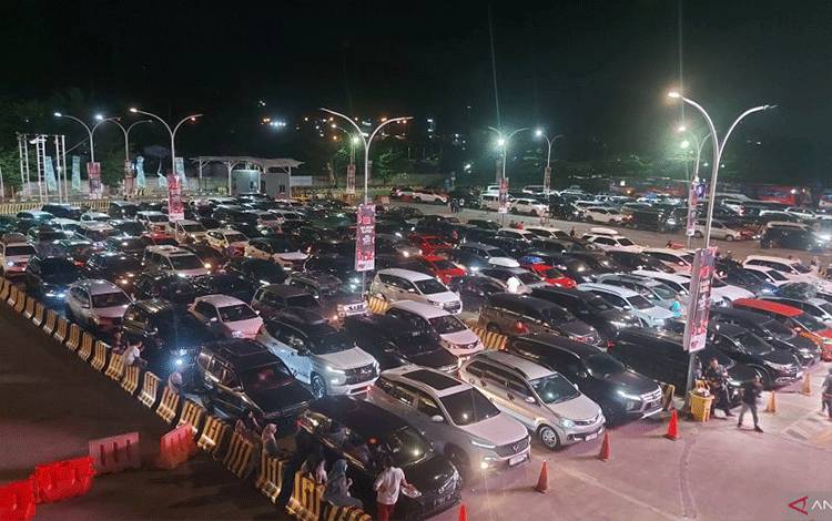 Suasana kawasan Pelabuhan Merak, Banten pada H-2 lebaran 2024, Senin (8/4/2024). ANTARA/Abdu Faisal