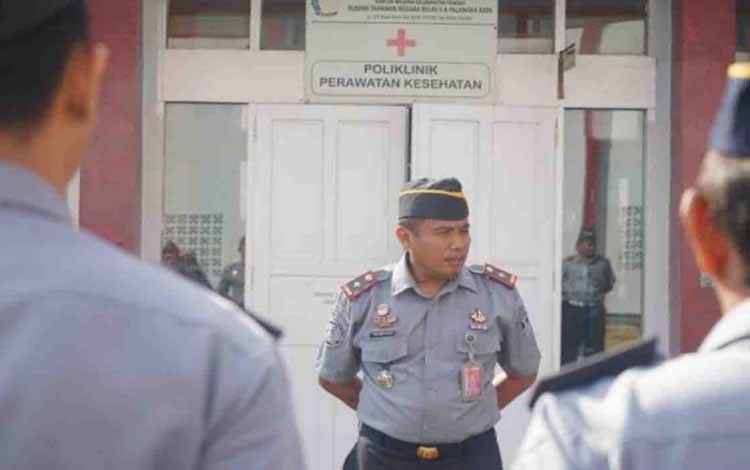 Kepala Rutan Kelas IIA Palangka Raya, Bambang Widianto, pada saat memimpin apel pagi. Senin (8/4/2024). ANTARA/HO-Humas Rutan Palangka Raya