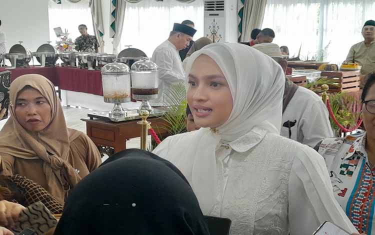Yulistra Ivo Sugianto Sabran saat diwawancara awak media (Foto:MARINI)