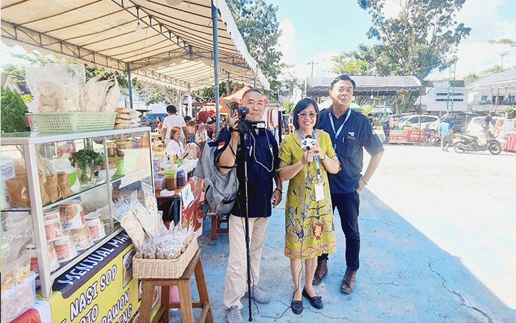 Lapak-lapak UMKM berjejer di sekitaran Gedung Tambun Bungai, tempat pelaksanaan Paskah Nasional di Palangka Raya, Kamis, 25 April 2024.(FOTO: Istimewa)