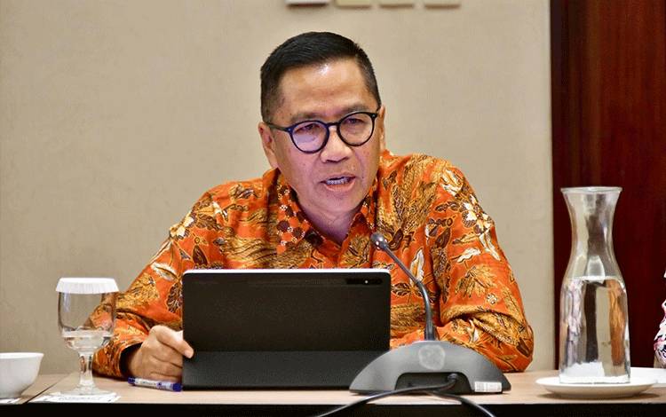 ?Kepala Bappedalitbang Prov. Kalteng Leonard S. Ampung saat menyampaikan paparan. (FOTO: IST)