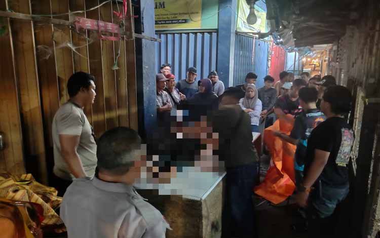 Korban Bakri saat dievakuasi oleh tim gabungan (Foto : PATHUR)