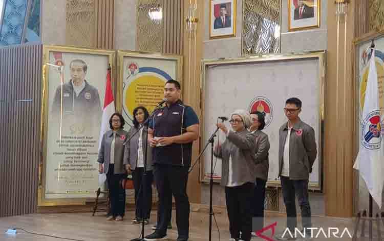 Menpora Dito Ariotedjo (ketiga kiri) dan Ketum PB Persani Ita Yuliati, mengumumkan Indonesia menjadi tuan rumah Artistic Gymnastics World Championships 2025, di Jakarta, Selasa (7/5/2024). ANTARA/Donny Aditra