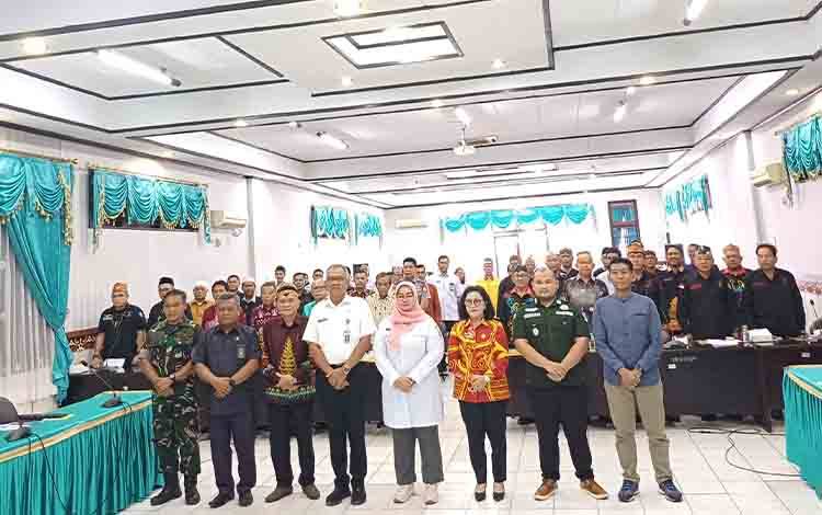 Rapat evaluasi Perda Nomor 5 tahun 2004 tentang penanganan penduduk dampak konflik etnik, Rabu, 15 Mei 2024. (FOTO: DEWIP)