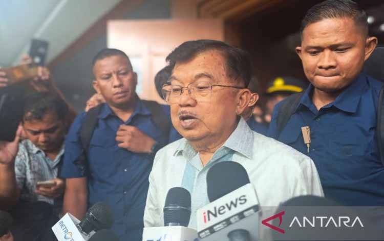Wakil Presiden ke-10 dan ke-12 Jusuf Kalla atau JK saat ditemui di Pengadilan Tindak Pidana Korupsi (Tipikor) Jakarta, Kamis (16/05/2024). (ANTARA/Agatha Olivia Victoria)