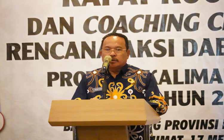 Sekda Provinsi Kalteng H Nuryakin sampaikan sambutan dalam?Rapat Koordinasi (Rakor) dan Coaching Clinic Matrix Rencana Aksi Daerah (RAD*?TPB/SDGs?di Kahayan 2 Swiss-Belhotel Danum Palangka Raya, Jumat, 17 Mei 2024. (FOTO: DONI)