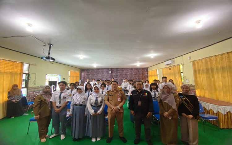 Balai Bahasa Provinsi Kalimantan Tengah menggelar kegiatan Krida Duta Bahasa bagi Aktivis Sekolah Tingkat SLTA di Aula Bajakah, SMAN 2 Palangka Raya.(FOTO: Dokumentasi Balai Bahasa Kalteng)