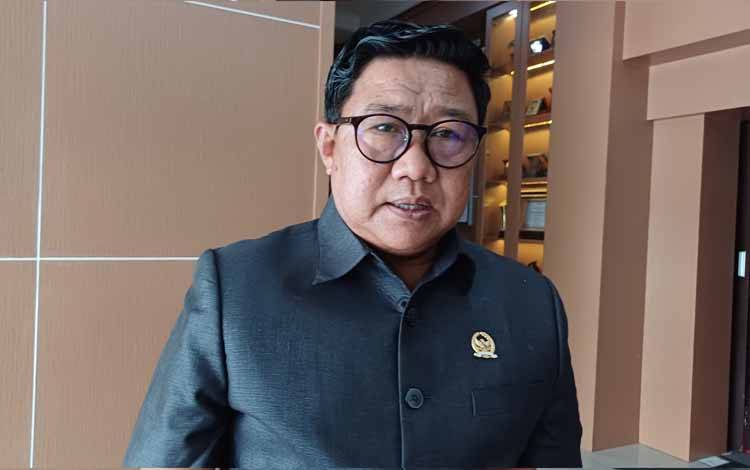 Wakil Ketua II DPRD Kotawaringin Timur Hairis Salamad. (FOTO: DEWIP)