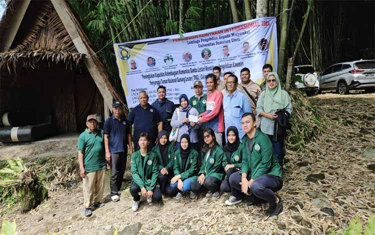 Kegiatan Pengabdian Masyarakat kali ini dilaksanakan di Pamah Simelir, Desa Telagah, Kabupaten Langkat, Sumatera Utara.(FOTO: Dokumentasi Prof Rahmawaty untuk Borneonews)