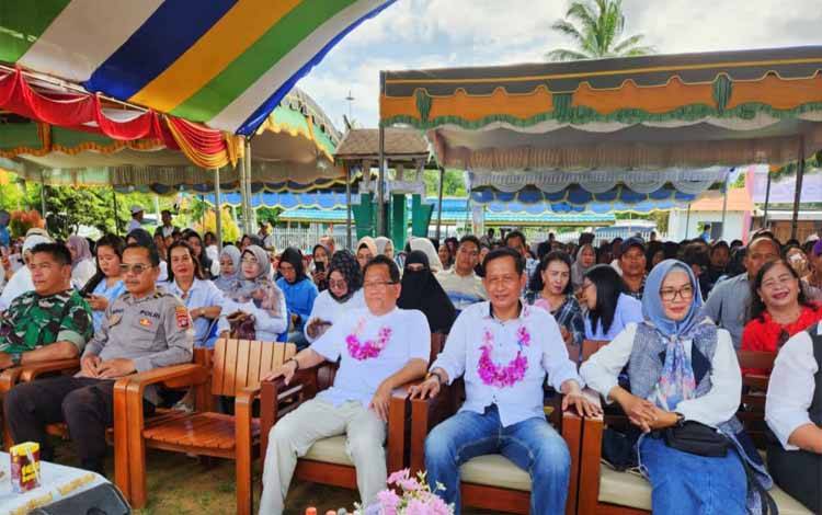 Pj Bupati Kapuas, Erlin Hardi saat hadiri acara reuni akbar di SMAN 1 Kapuas Barat tahun 2024. (FOTO: IST)