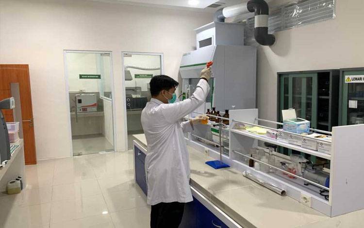Laboratorium Lingkungan DLH Kalteng (Foto:DLH Provinsi Kalteng)