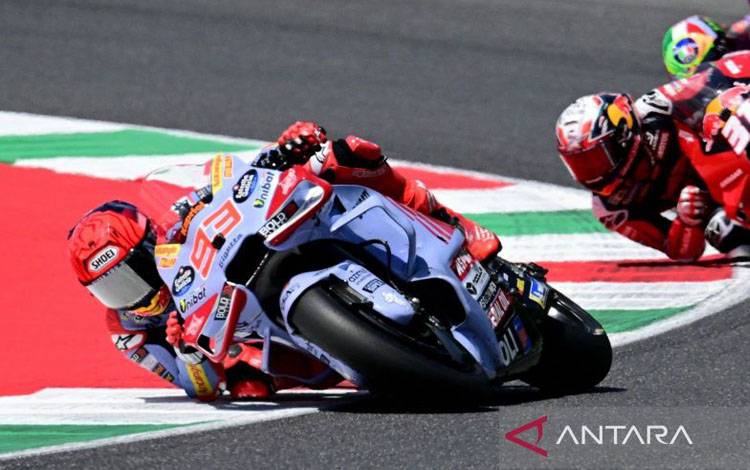 Pembalap Ducati Spanyol Marc Marquez berkendara saat balapan MotoGP Italia di Mugello pada Minggu (2/6/2024). (ANTARA/AFP/Marco Bertorello)