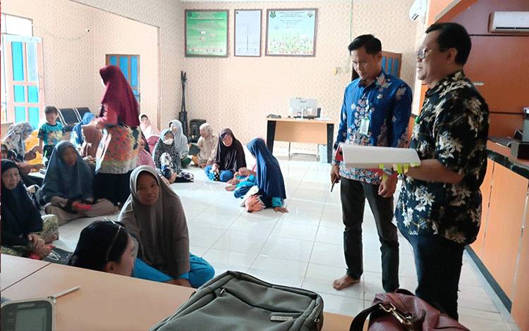Pelayanan di UPT Puskesmas Anjir Serapat. (FOTO: IST)