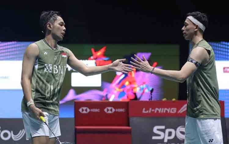 Ganda putra Indonesia Fajar Alfian/Muhammad Rian Ardianto saat berlaga di babak semifinal Singapore Open 2024 di Singapore Indoor Stadium, Sabtu (1/6/2024). (ANTARA/HO/PP PBSI)