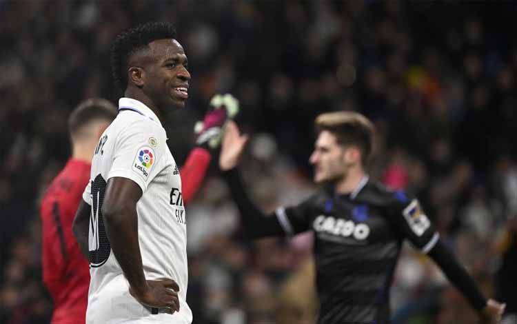 Penyerang Real Madrid asal Brasil Vinicius Junior saat pertandingan Liga Spanyol melawan Real Sociedad di Stadion Santiago Bernabeu, Madrid, 29 Januari 2023. (AFP/OSCAR DEL POZO/OSCAR DEL POZO)