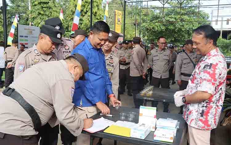 Tes urine mendadak di Mapolres Barito Timur, Selasa, 11 Juni 2024. (FOTO: IST)
