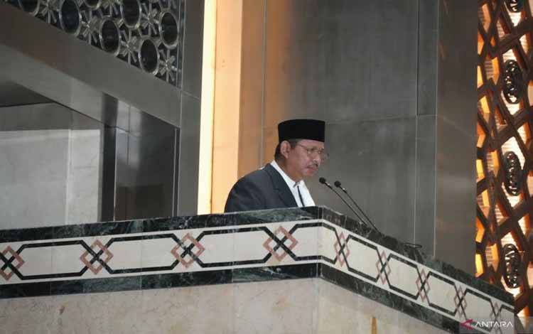 Kepala Badan Litbang dan Diklat Kementerian Agama (Kemenag) RI Suyitno saat menyampaikan khotbah Idul Adha di Masjid Istiqlal, Jakarta, Senin (17/6/2024). ANTARA/HO-Kenenag RI