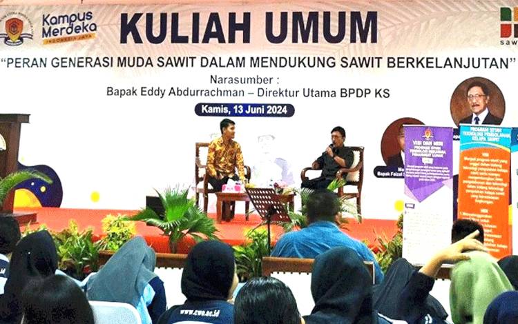 Direktur Utama Badan Pengelola Dana Perkebunan Kelapa Sawit atau Dirut BPDPKS, Eddy Abdurrachman (kanan) saat memberikan Kuliah Umum.(FOTO: Rilis BPDPKS)