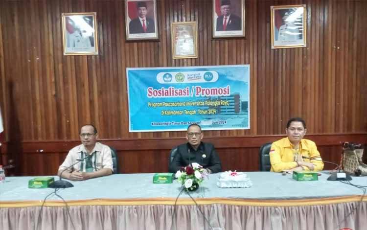 Pj Sekda Seruyan dr Bahrun abbas saat hadir pada kegiatan sosialisasi di Aula Kantor Bupati Seruyan (Foto : Prokom Seruyan )