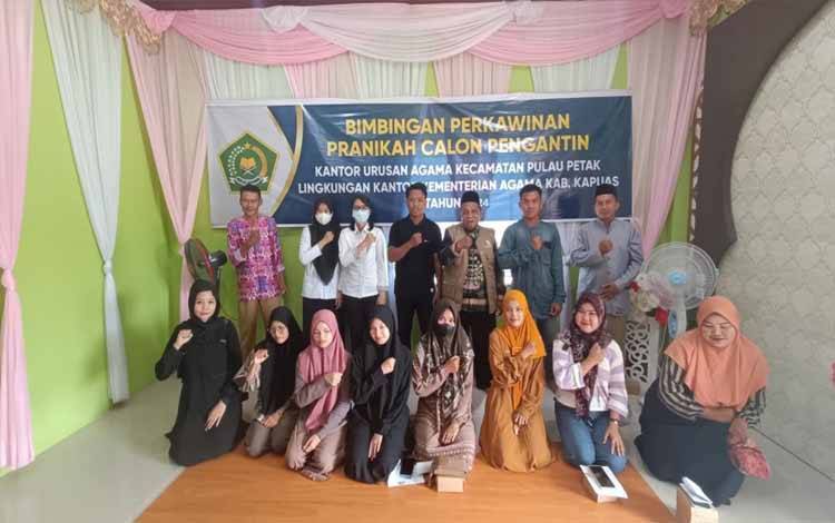 Bimbingan perkawinan bagi catin di KUA Pulau Petak. (FOTO: IST)