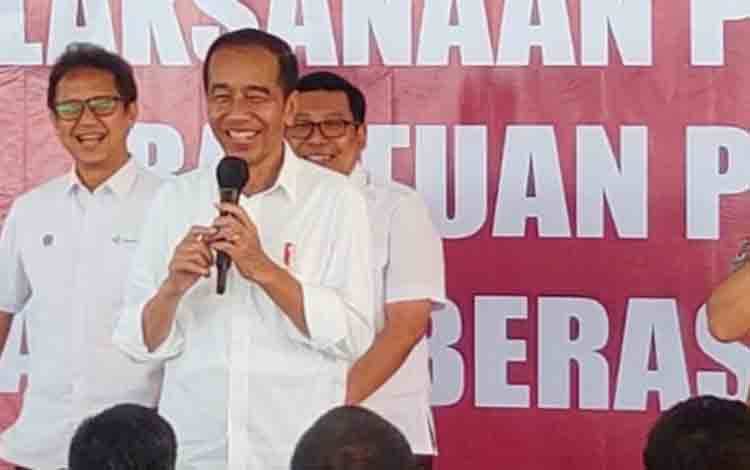 Presiden RI Joko Widodo di KCP Bulog Buntok. (FOTO: URIUTU DJAPER)