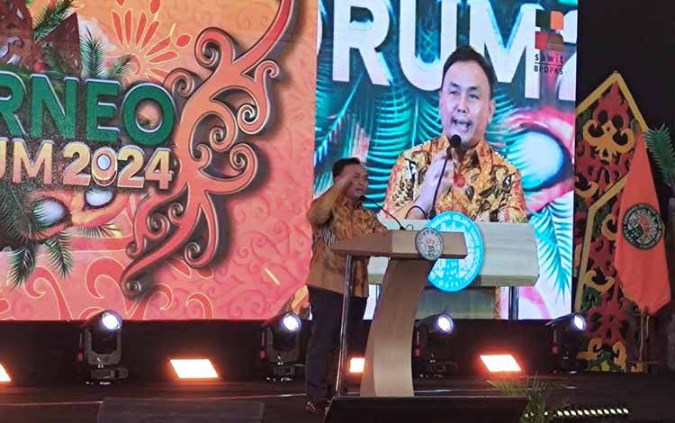 Gubernur Kalimantan Tengah, Sugianto Sabran saat mengikuti rangkai Borneo Forum 7 Kelapa Sawit di Palangka Raya, Jumat, 28 Juni 2024. (FOTO: HERMAWAN)