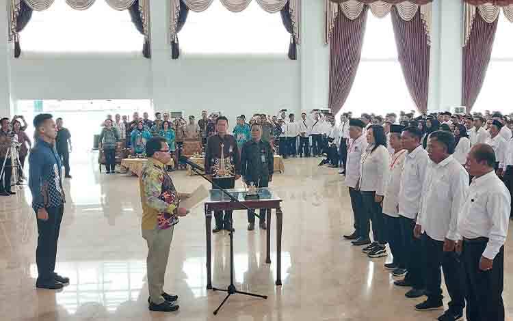Suasana saat pengukuhan 1.210 BPD se Kabupaten Kapuas, bertempat di Hall Rujab Bupati Kapuas pada Sabtu, 29 Juni 2024. (FOTO: DODI)
