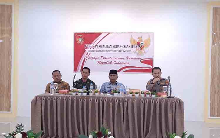 Wakapolres Kobar Kompol Wihelmus Helky saat memberikan sambutan.