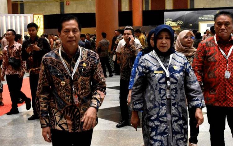 Ketua DPRD Barito Utara, Hj Mery Rukaini bersama Pj Bupati Barito Utara, Drs Muhlis menghadiri penyampaian Laporan Hasil Pemeriksaan (LHP) Laporan Keuangan Pemerintah Pusat (LKPP) tahun 2023 dan Ikhtisar Hasil Semester II tahun 2023 di Jakarta Convention Center, Senin 8 Juli 2024 lalu. (foto: Dhani)