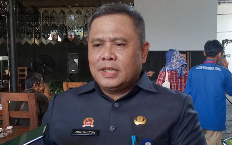 Kepala Bappedalitbang Kobar Juni Gultom