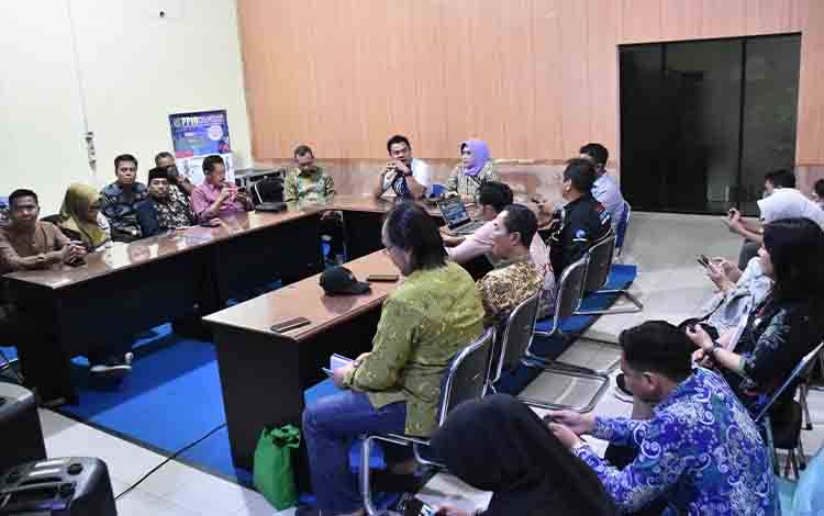 Suasana saat jajaran Diskominfosantik terima kunker Anggota DPRD Lamongan, Jumat, 19 Juli 2024. (FOTO: IST)