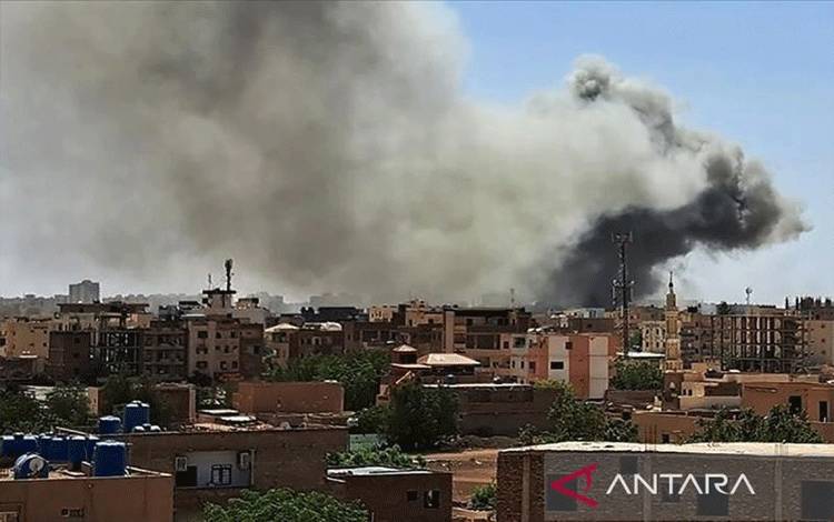 Serangan darat yang menargetkan pasar ternak di El Fasher, ibukota Negara Bagian Darfur Utara di Sudan barat (4/7/2024). ANTARA/Andolu Agency/pri. (ANTARA/Andolu Agency)