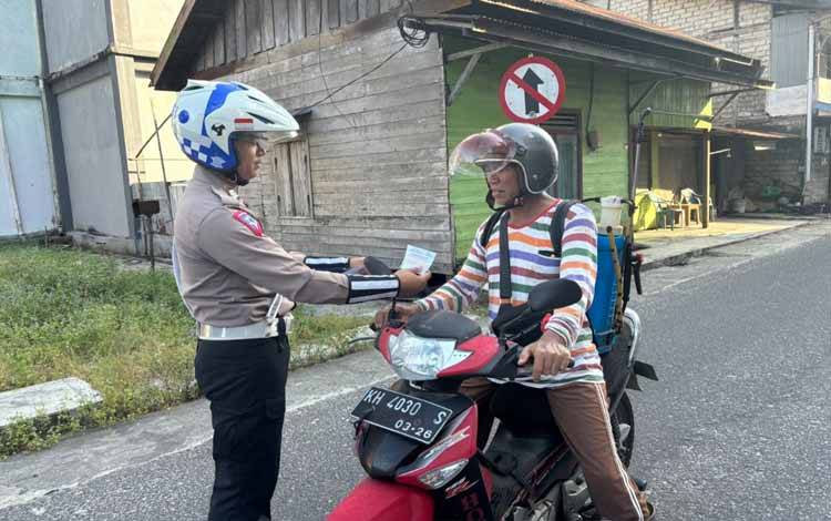 Satlantas Polres Sukamara saat melakukan Operasi Patuh Telabang 2024. (FOTO:NORHASANAH)
