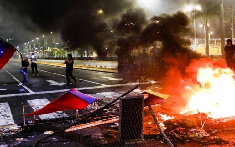 Sedikitnya 15 orang yang diduga melakukan vandalisme ditangkap di Venezuela setelah aksi protes pasca-pemilihan presiden berubah menjadi kekacauan/HO-Anadolu/www.aa.com.tr