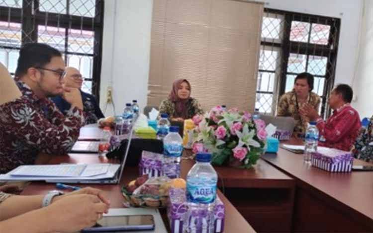 Kepala BPSDM Kalteng, Rahmawati menerima Tim Akreditasi BPIP. (FOTO:BPSDM KALTENG)