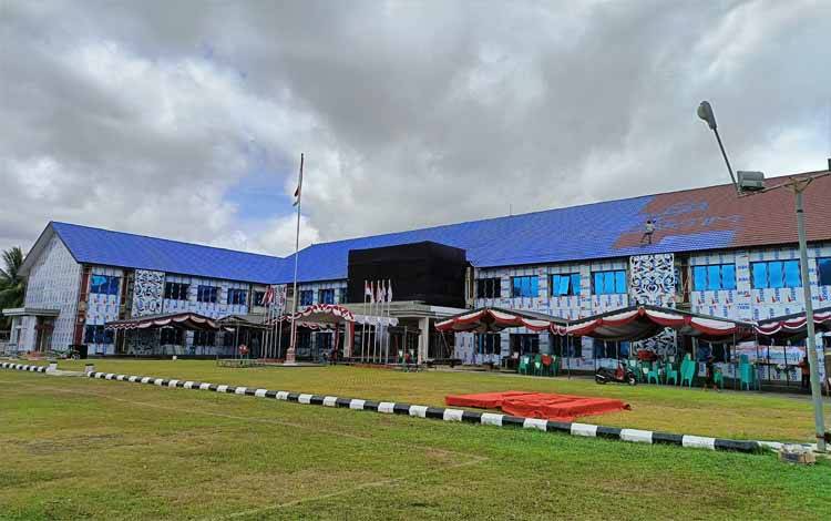 Cuaca berawan di atas Kantor Bupati Barito Timur, Jumat, 2 Agustus 2024. (FOTO: BOLE MALO)