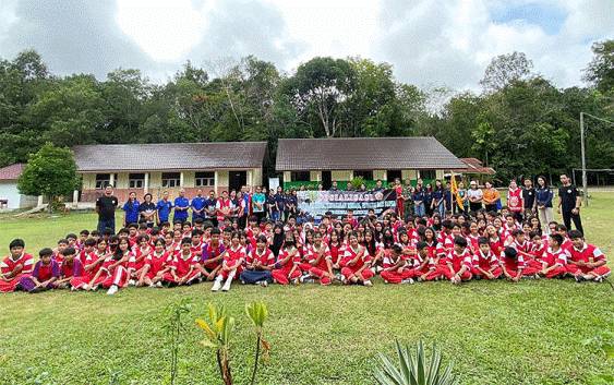 Sosialisasi bahaya narkoba, kenakalan remaja dan HIV/AIDS kepada siswa SMP Negeri 2 Tamiang Layang, Jumat, 2 Agustus 2024. (FOTO: BOLE MALO)