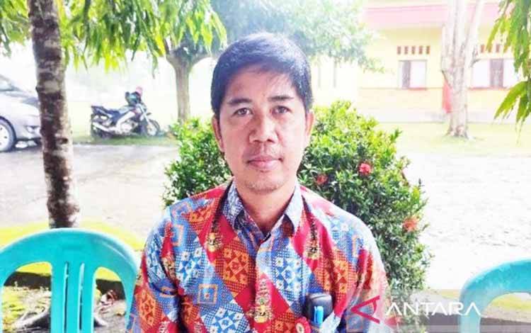 Kepala Badan Kepegawaian dan Pengembangan Sumber Daya Manusia (BKPSDM) Kabupaten Barito Timur Jhon Wahyudi. (ANTARA/Habibullah)