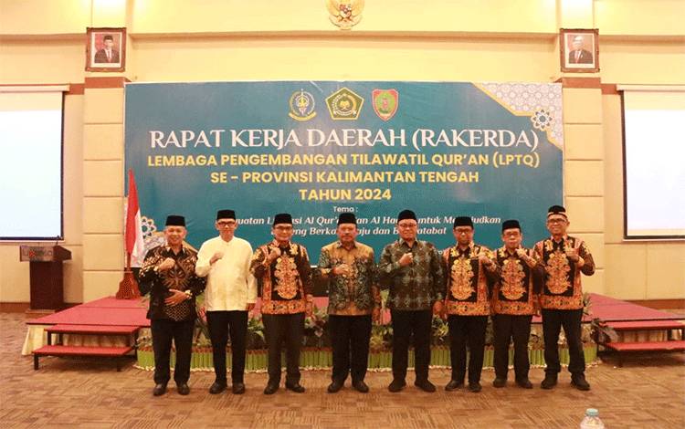 Foto bersama saat Rapat Kerja Daerah (Rakerda) I Lembaga Pengembangan Tilawatil Quran (LPTQ) Kalteng di Palangka Raya, baru baru ini. (FOTO:ASEP/DEDE)