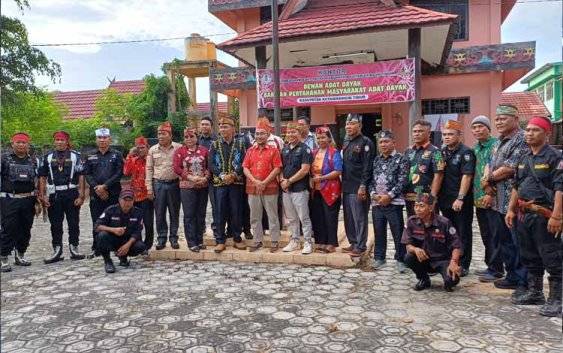 Mediasi warga dengan perusahaan di Kantor DAD Kotawaringin Timur, Senin, 12 Agustus 2024. (FOTO: DEWIP)