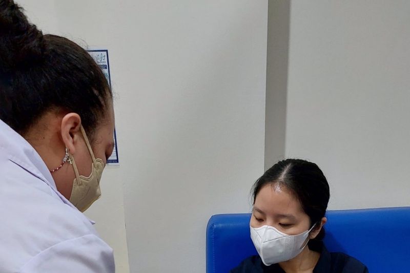 Seorang ibu sedang melakukan skrining talasemia di Laboratorium Medis Patologi Klinik di Jakarta, Jumat (8/8/2024). ANTARA/HO-Cordlife (ANTARA)