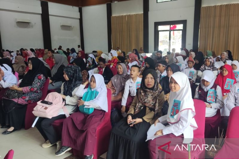 Para siswa SD sederajat saat mengikuti lomba bercerita di salah satu hotel di Kota Bengkulu (13/8/2024). ANTARA/Anggi Mayasari
