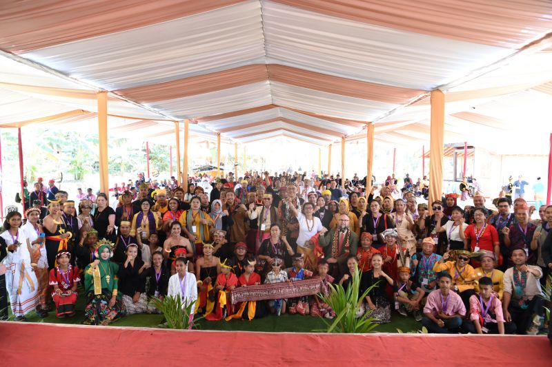 Direktorat Kepercayaan Terhadap Tuhan Yang Maha Esa dan Masyarakat Adat Kemendikbudristek berkolaborasi bersama Aliansi Masyarakat Adat Nusantara (AMAN) memperkuat pendidikan adat dalam mengatasi perubahan iklim di Jakarta pada Selasa (13/8/2024). ANTARA/HO-BKHM Kemendikbudristek