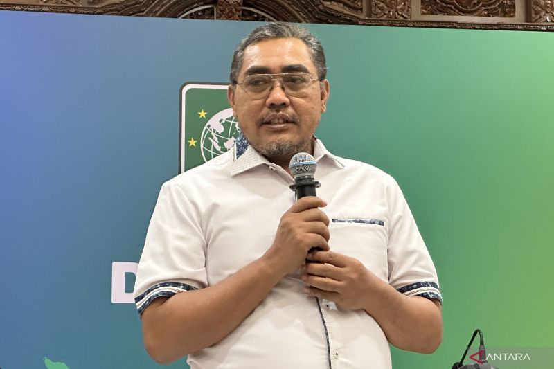 Wakil Ketua Umum Partai Kebangkitan Bangsa Jazilul Fawaid saat memberikan keterangan pers di Kantor DPP PKB, Jakarta, Jumat (9/8/2024). (ANTARA/Rio Feisal)