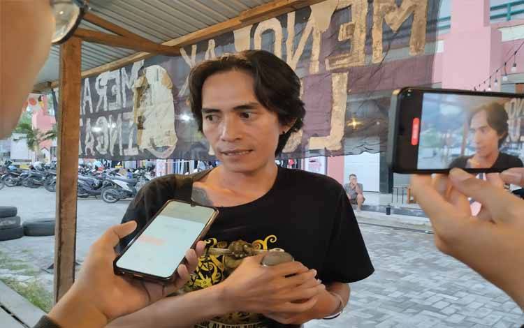 Ketua Pelaksana Harian Daerah Aliansi Masyarakat Adat Nasional atau AMAN Provinsi Kalimantan Tengah, Ferdi Kurnianto.(FOTO: TESTI PRISCILLA)