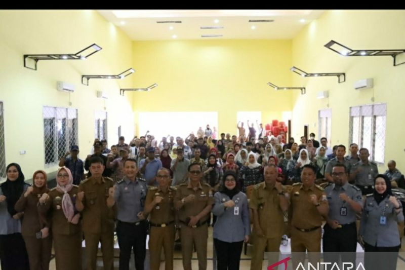 Tim Kemenkumham Sumsel menggelar penyuluhan hukum serentak. (ANTARA/HO/Kemenkumham SS/24)