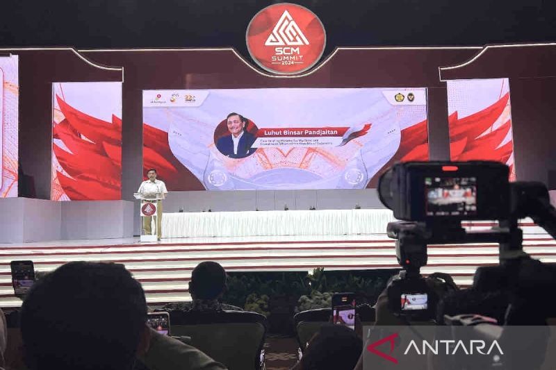 Menteri Koordinator Bidang Kemaritiman dan Investasi (Menko Marves) Luhut Binsar Pandjaitan menjadi pembicara dalam kegiatan Supply Chain & National Capacity (SCM) Summit 2024, di Jakarta Convention Center (JCC), Senayan, Jakarta, Rabu (14/8/2024). ANTARA/Harianto